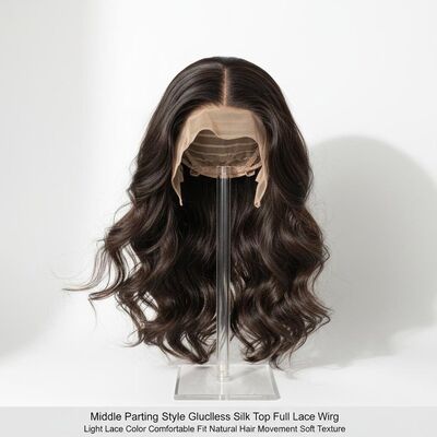 品質 Middle Parting Style Glueless Silk Top Full Lace Wig Light Lace Color Comfortable Fit Natural Hair Movement Soft Texture 工場